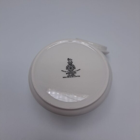 Royal Doulton Berkshire Lidded Sugar Bowl Bone China Gold Trim Green Leaf Design - Picture 11 of 11